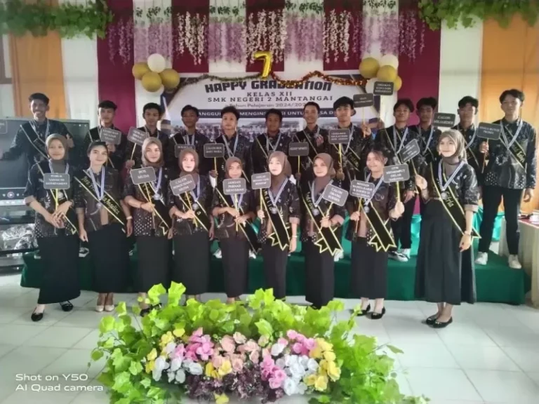 Haru dan Semangat Warnai Kelulusan Siswa Kelas XII