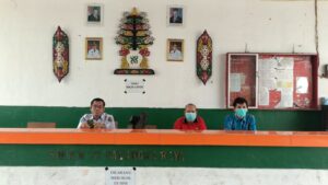 Guru SMAN 4 Palangka Raya Bergantian Melaksanakan Piket Sekolah Selama Masa Karhutla dan PJJ
