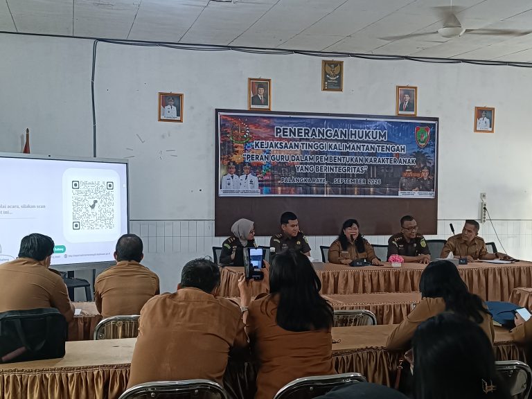 Kejaksaan Tinggi Kalimantan Tengah Gelar Penerangan Hukum di SMAN 4 Palangka Raya