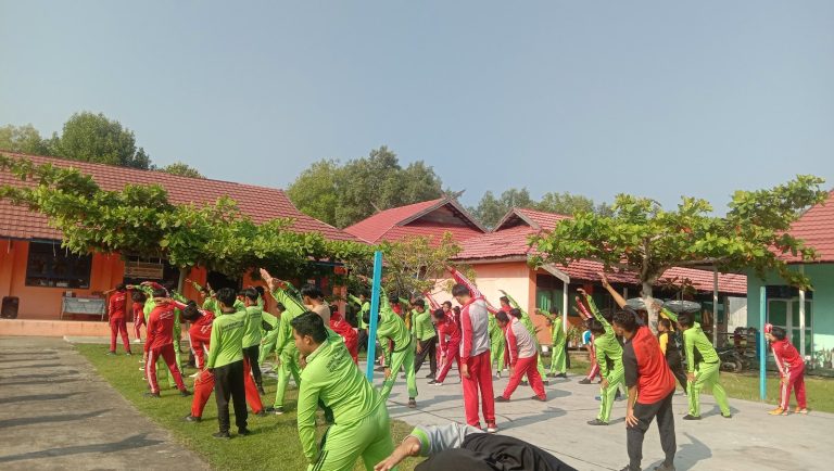 Membangun Jiwa dan raga melalui Senam Bersama guru dan peserta didik